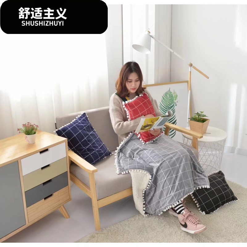 可爱毛绒靠枕垫抱枕加厚保暖珊瑚绒法莱绒毛毯汽车被子头枕三合一