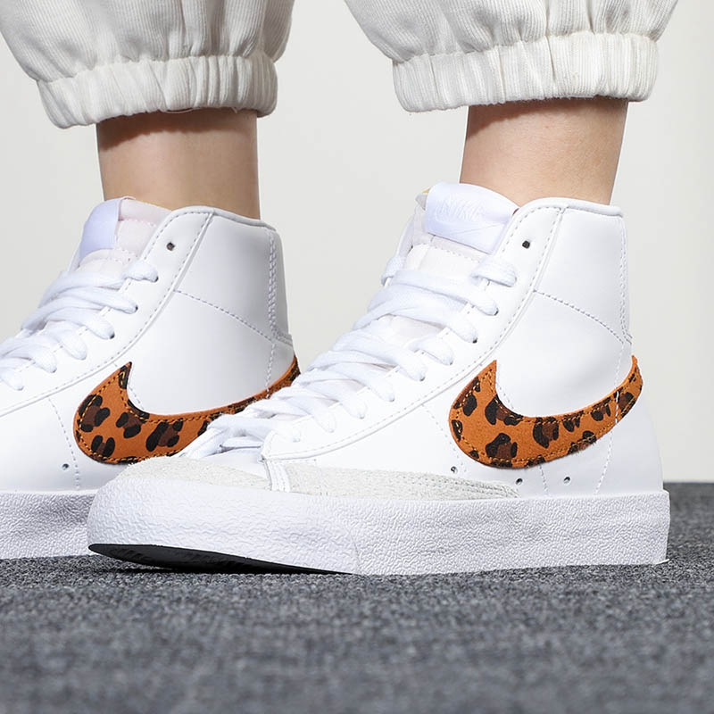 Nike/耐克 女鞋21新款W BLAZER MID ’77 SE舒适耐磨休闲板鞋 DA8736-101
