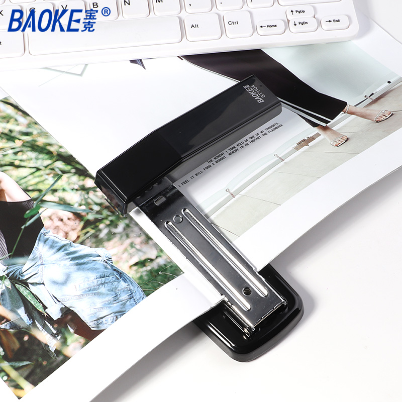 宝克(BAOKE)ST1104 品质耐用订书机/25页桌面型省力订书器 适配24/6钉 三色随机 1个高清大图