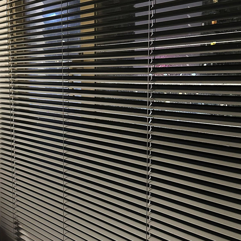 天空桥 亚光黑百叶窗 定制 平方米高清大图