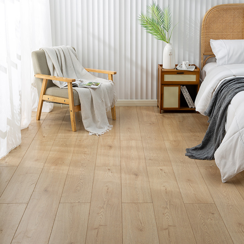 德尔地板环保强化复合木地板家用精绒磨砂耐磨防潮低光浅灰色客厅