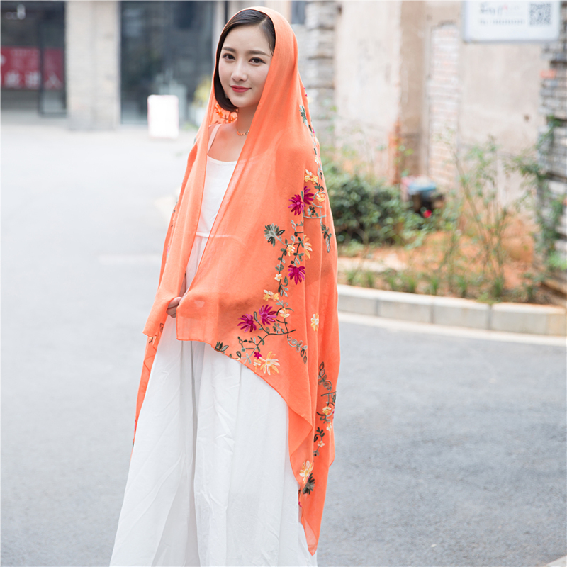 尼曼2019秋冬新款民族风围巾女刺绣花朵棉麻丝巾披肩两用长款韩版纱巾