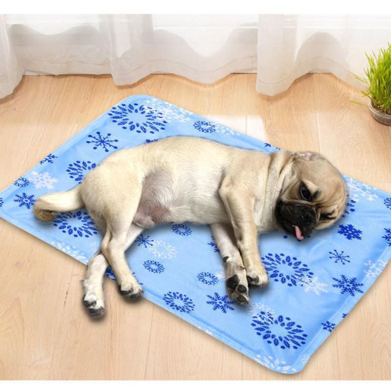 特卖宠物冰垫狗狗猫咪窝夏季降温冰凉垫耐咬防水宠物用品宠物凉席 30*30cm蓝色雪花(30厘米内) 买1发1(1个装)