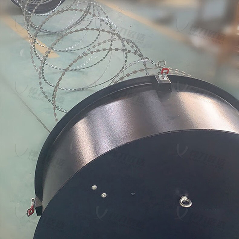 悍刀匠造 防爬网阻隔网封控单圈蛇腹型铁丝网伸缩保防撞 防护防爬网单圈(蓝黑色)10米 HDJ-404S-J001H高清大图