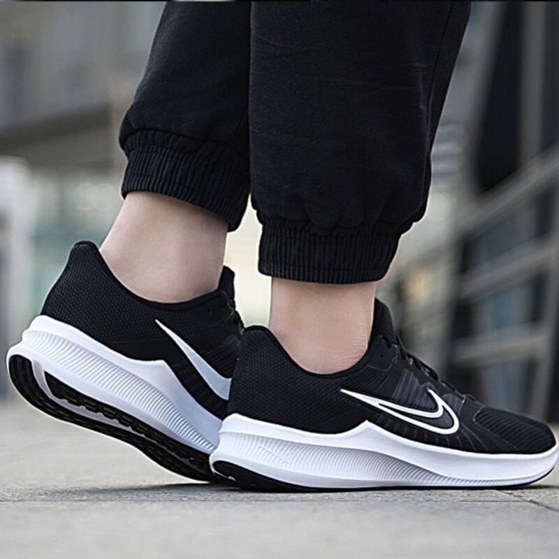 耐克男鞋跑步鞋轻便休闲鞋网面低帮黑色运动鞋cw3411006