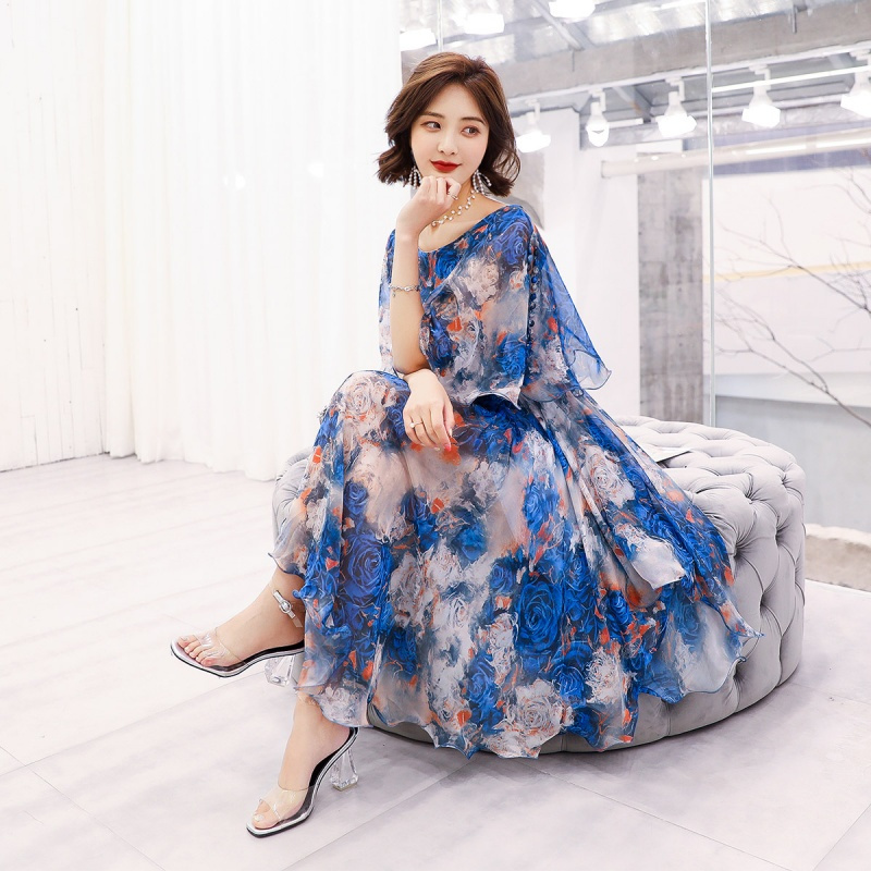 沙滩裙海边度假女士新品波西米亚长裙女夏印花显瘦裙子雪纺连衣裙