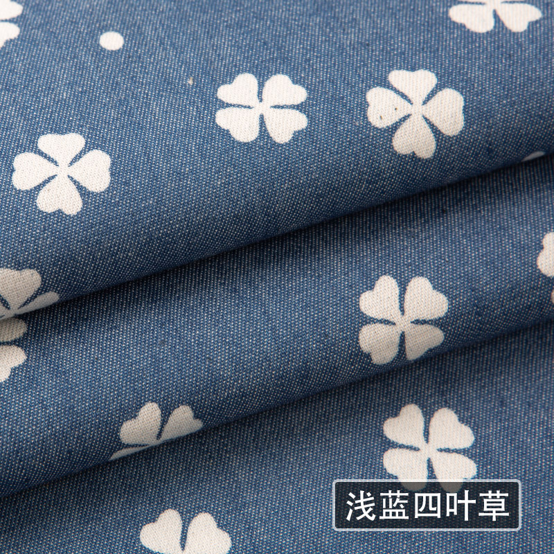 纯棉印花牛仔布料 春夏薄款柔软水洗衬衫服装DIY布头面料清仓处理 浅蓝四叶草(半米价)