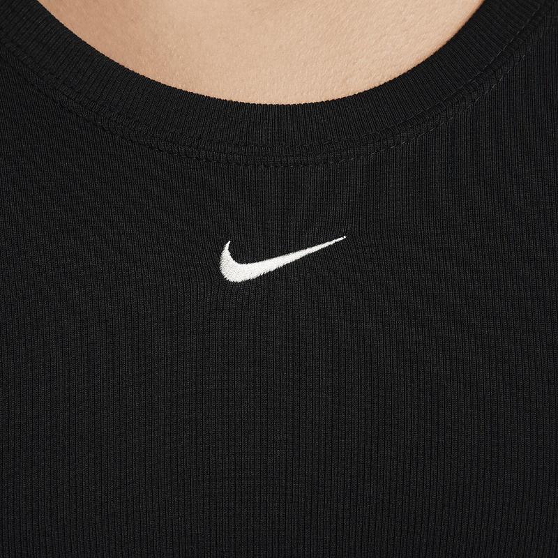 耐克(NIKE)海外代购耐克nike FN3664-010女款新款专柜运动T恤时尚短袖