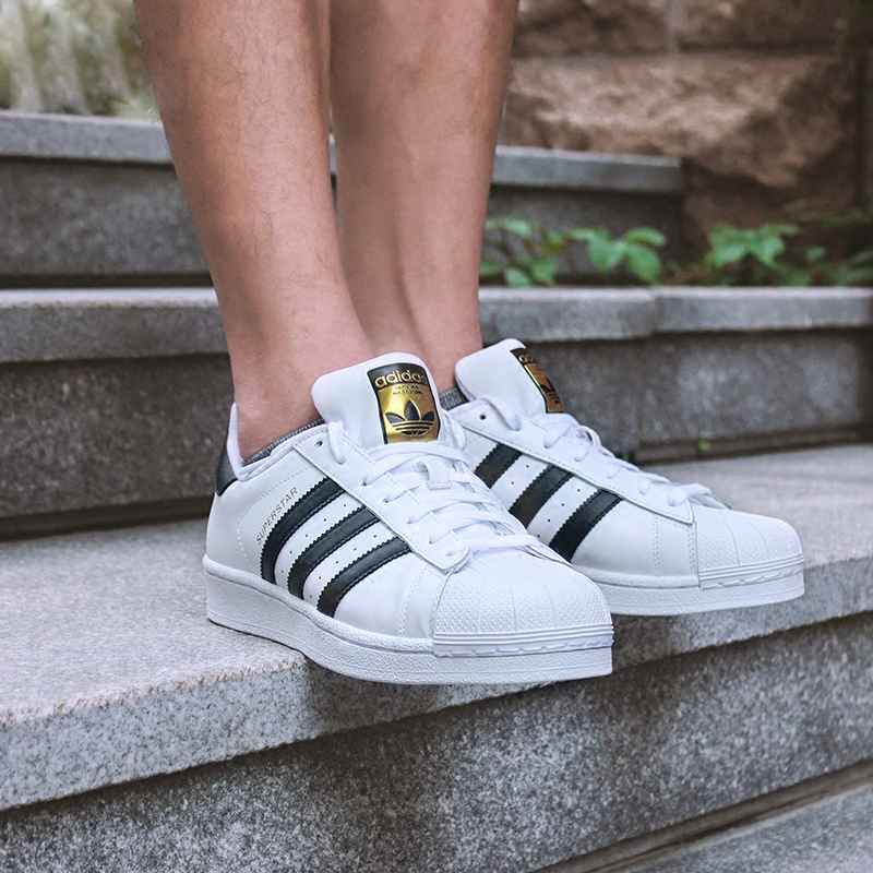 adidas阿迪达斯三叶草金标贝壳头低帮运动男女情侣鞋通用SUPERSTAR经典款皮面小白鞋休闲系带板鞋C77124