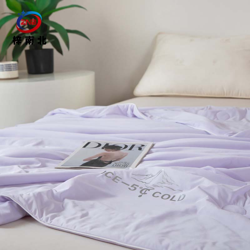 梓南北 冰皮凉感丝夏被空调被 200*230cm 条高清大图