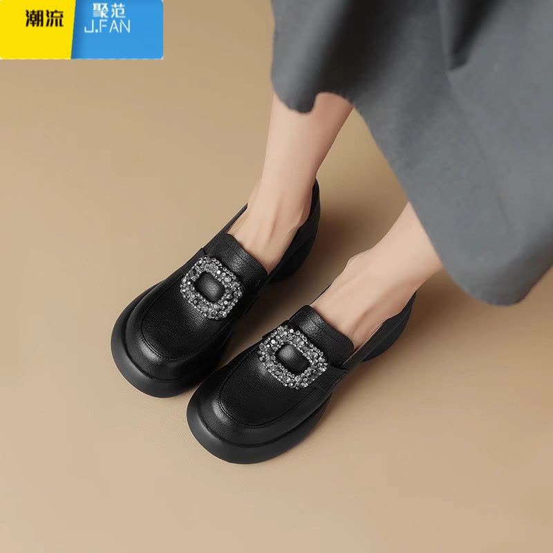 聚范厚底粗跟方扣乐福鞋女2024年春季新款英伦风圆头时尚高跟单鞋图片