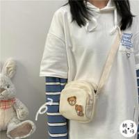日系原宿可爱小熊古着感少女斜挎包女韩国ins复古百搭学生小包包 米白色 送抱兔兔小熊徽章