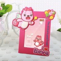 贝瓦 儿童用品3-6岁橡胶趣味软胶可爱卡通装饰品相框摆件 16*18cm 红色贝拉款