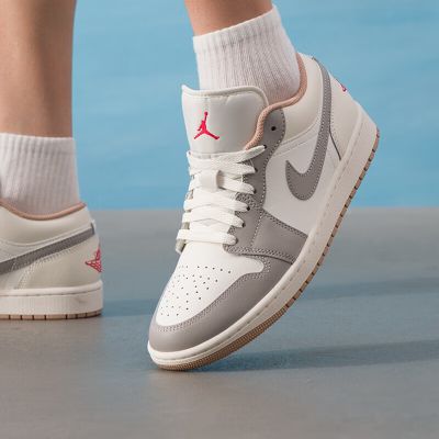 耐克(NIKE)男鞋新款Air Jordan 1 Low AJ1低帮舒适运动鞋耐磨篮球鞋553558-166 ZP 553558-169/灰色/白色 44