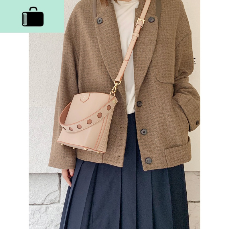 「奶茶橘子」包包2020新款斜挎包女百搭ins单肩水桶包时尚NEW LAKE女斜挎包