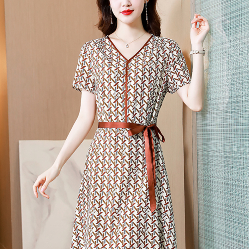 气质真丝连衣裙女收腰女夏季2023新款洋气v领杭州桑蚕丝裙子