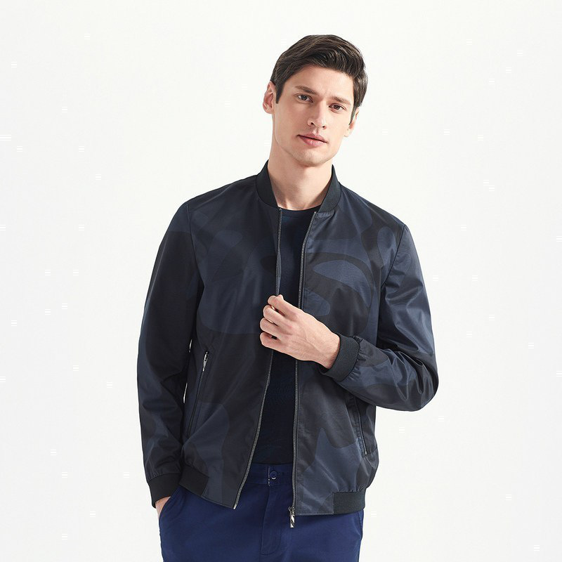 柒牌男装2021茄克春季商务休闲男士夹克迷彩印花棒球领外套视频