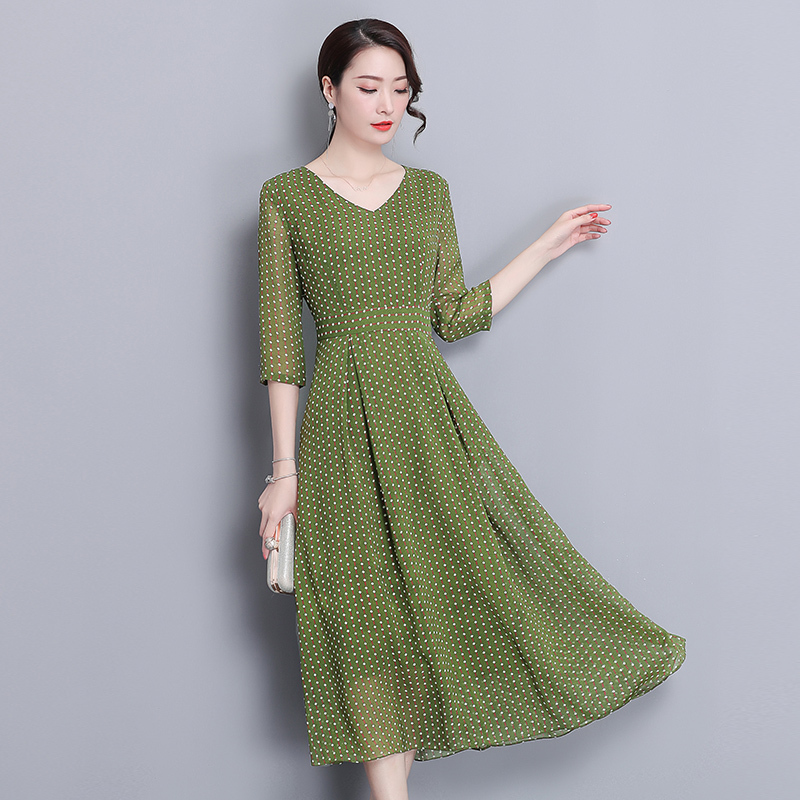 雪纺连衣裙夏天2018新款女士v领绿色显瘦气质收腰过膝波点中长裙