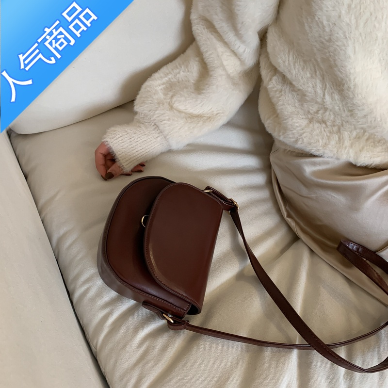 封后感小众小包包女包2022新款潮韩版夏天复古简约单肩斜挎包