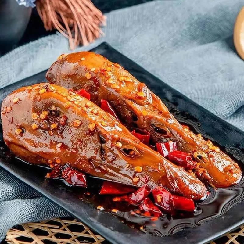 卤味鸭头50g整个麻辣酱鸭头香辣鸭头即食网红小吃鸭肉熟食图片