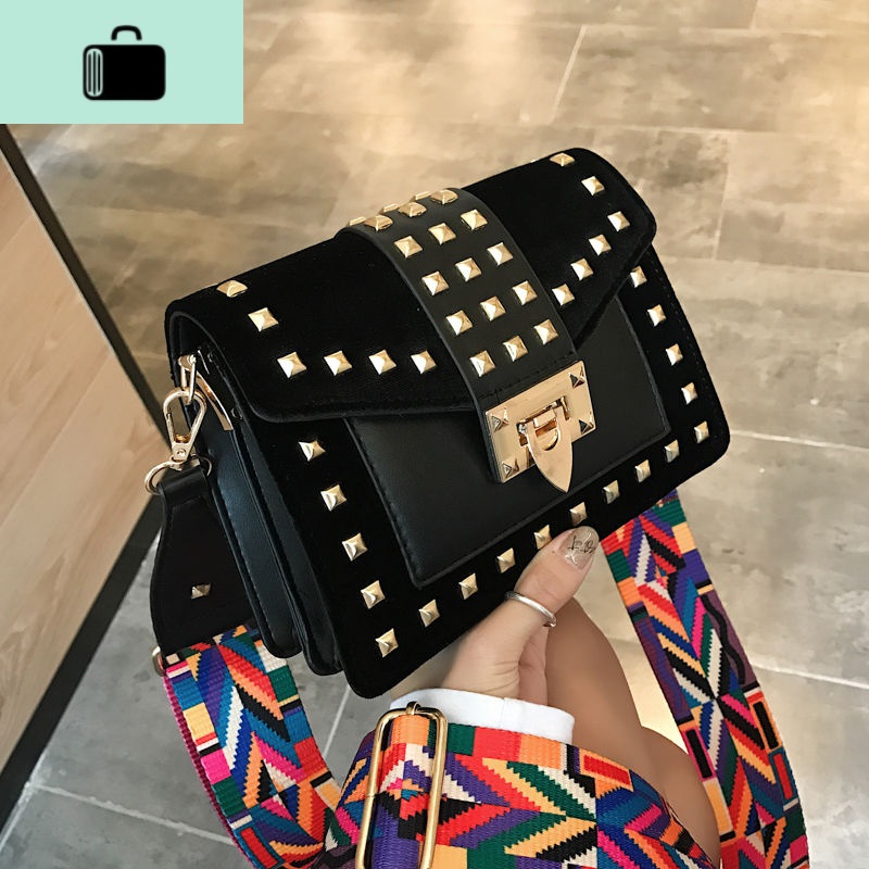 ins超火小包包女2020秋季新款潮单肩包韩版铆钉百搭斜挎包小方包NEWLAKE高清大图