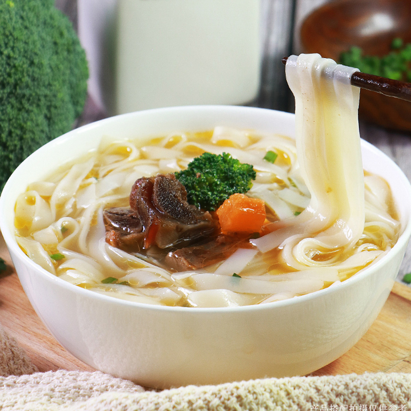 家乡人泡椒牛肉味河粉桶装115g非油炸方便面桶面麻辣香锅味香菇炖鸡味