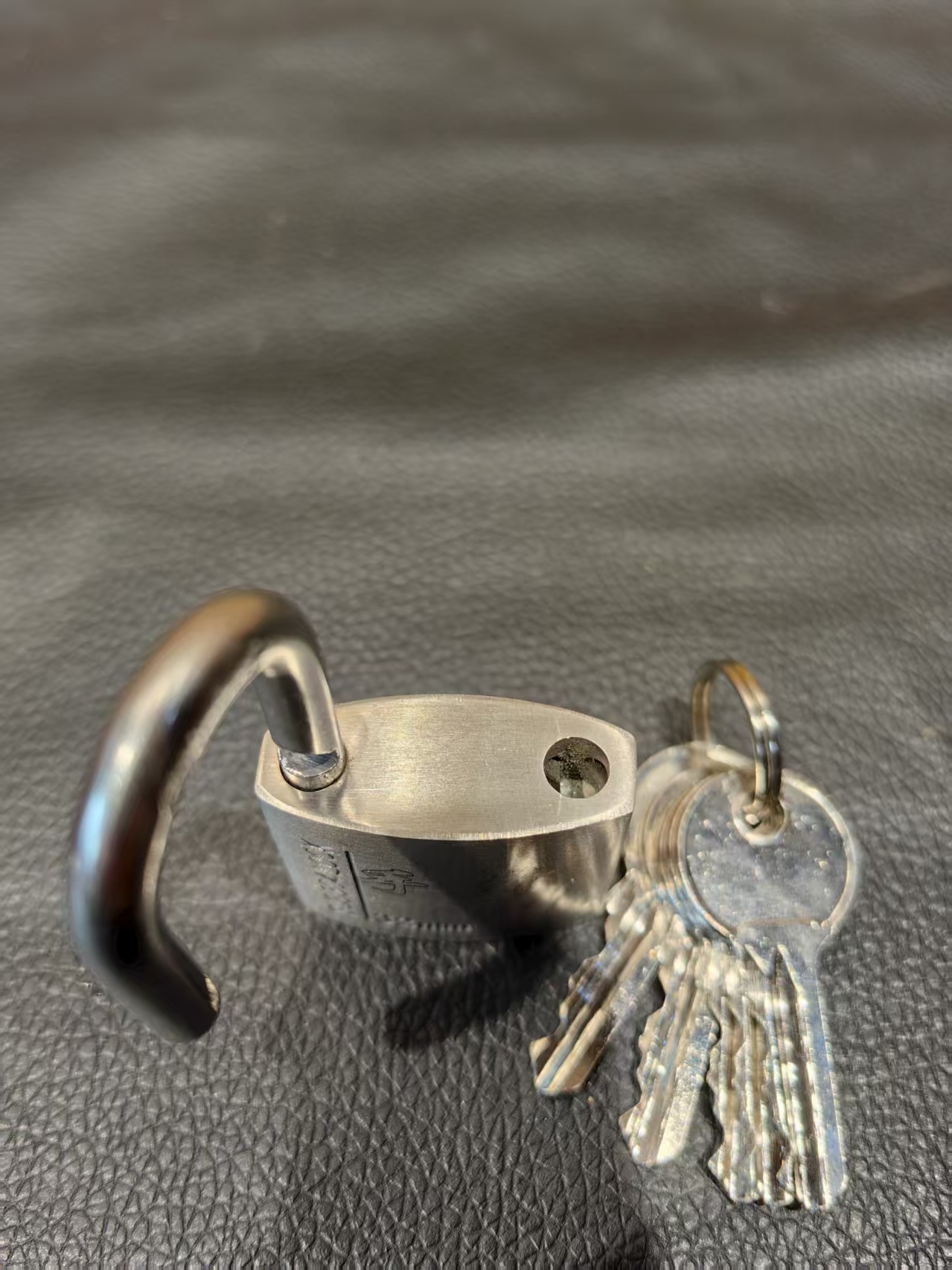 手农不锈钢弹力锁五把钥匙32MM高清大图