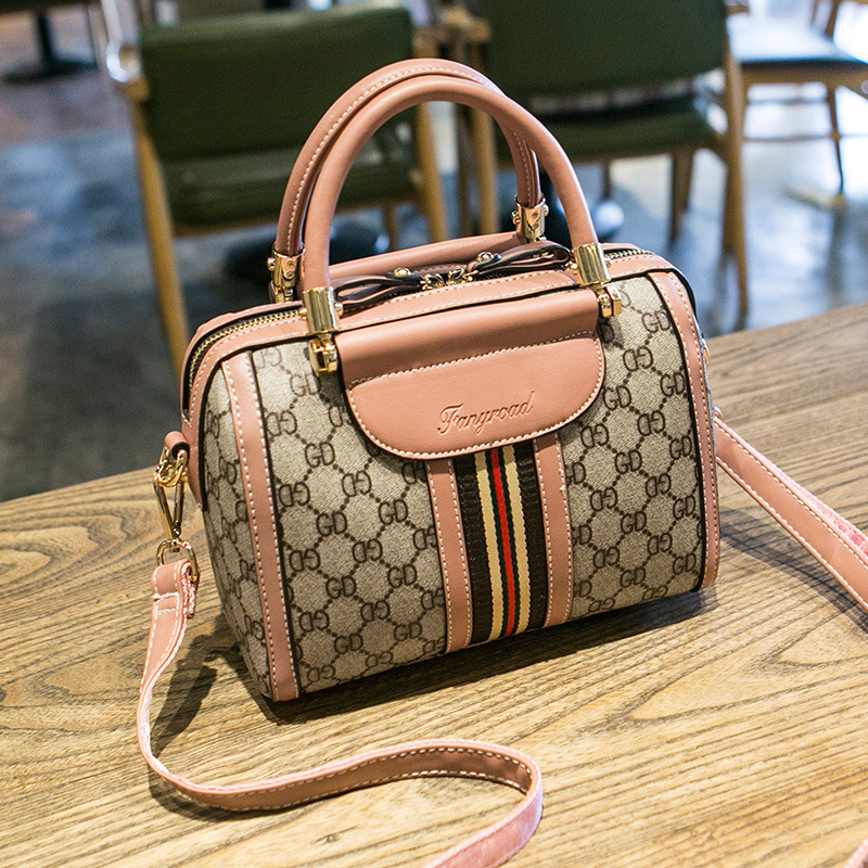 时尚大气水桶单肩包韩版大容量手提包简约百搭斜挎真皮枕头女式包包