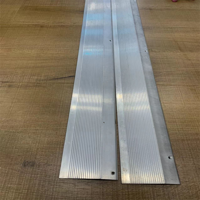 10cm压边条售价为一米单价请与地板一起拍