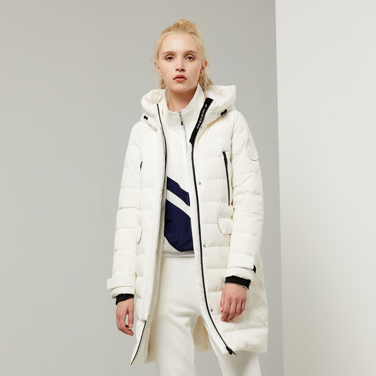 波司登女装冬款时尚保暖简约连帽外套通勤长款羽绒服