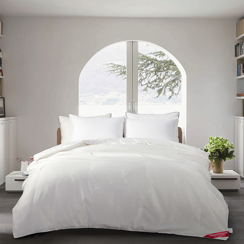 梦洁家纺 60天丝提花纤维蚕丝复合四季被:银海生花 200*230cm 1150g高清大图