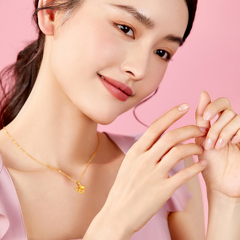 梦金园银杏叶黄金吊坠简约百搭足金挂坠优雅银杏叶显大生日礼物送女士/配银项链