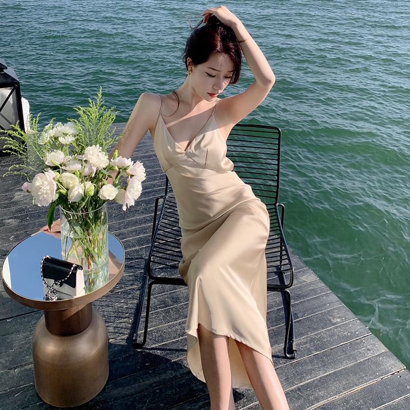 权小威 醋酸缎面露背性感钻石吊带晚礼服裙惊艳party小礼服轻奢小众