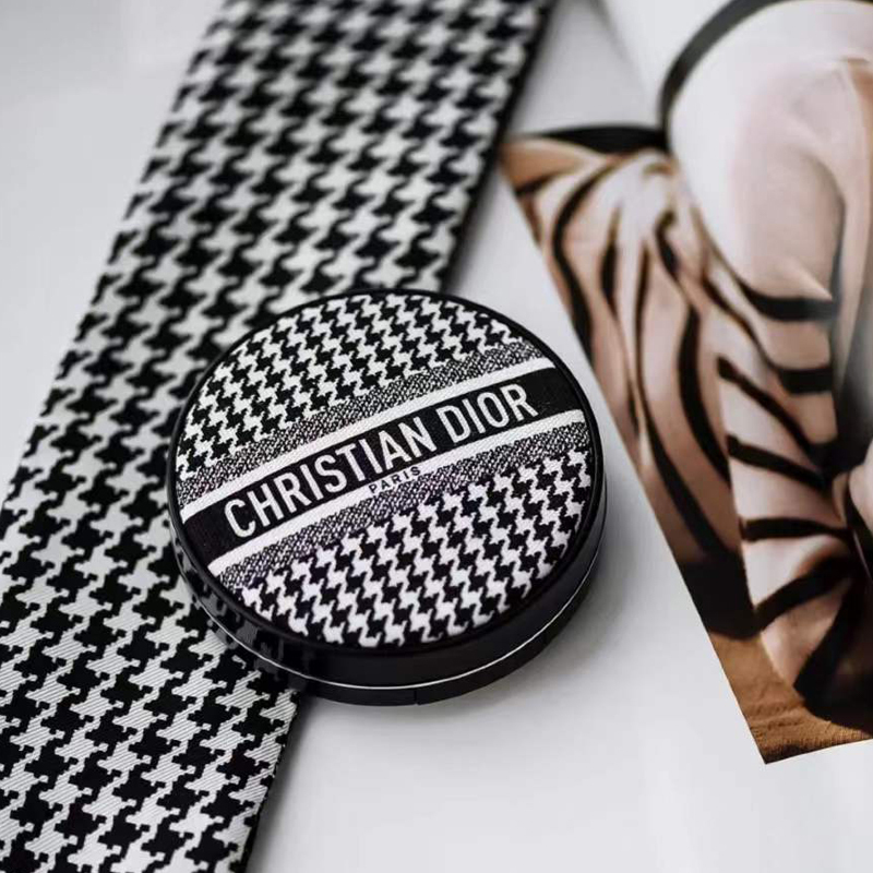 迪奥dior锁妆气垫新风貌限量版千鸟格持久持妆遮瑕1n白暂肤色