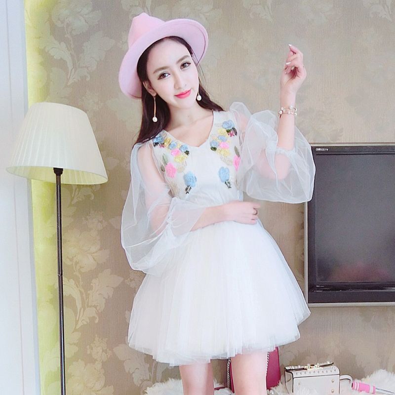 灯笼袖v领蓬蓬连衣裙女小礼服高腰a字裙立体花朵刺绣公主裙仙女裙白色均码