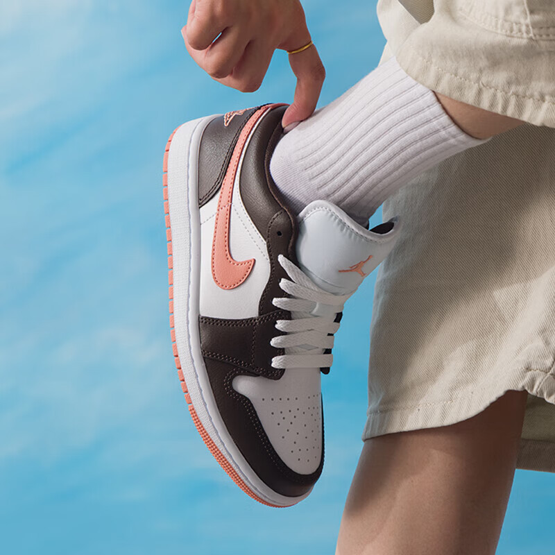 耐克(NIKE)女鞋新款运动鞋Air Jordan 1潮流时尚场下休闲低帮篮球鞋DC0774-182 ZP