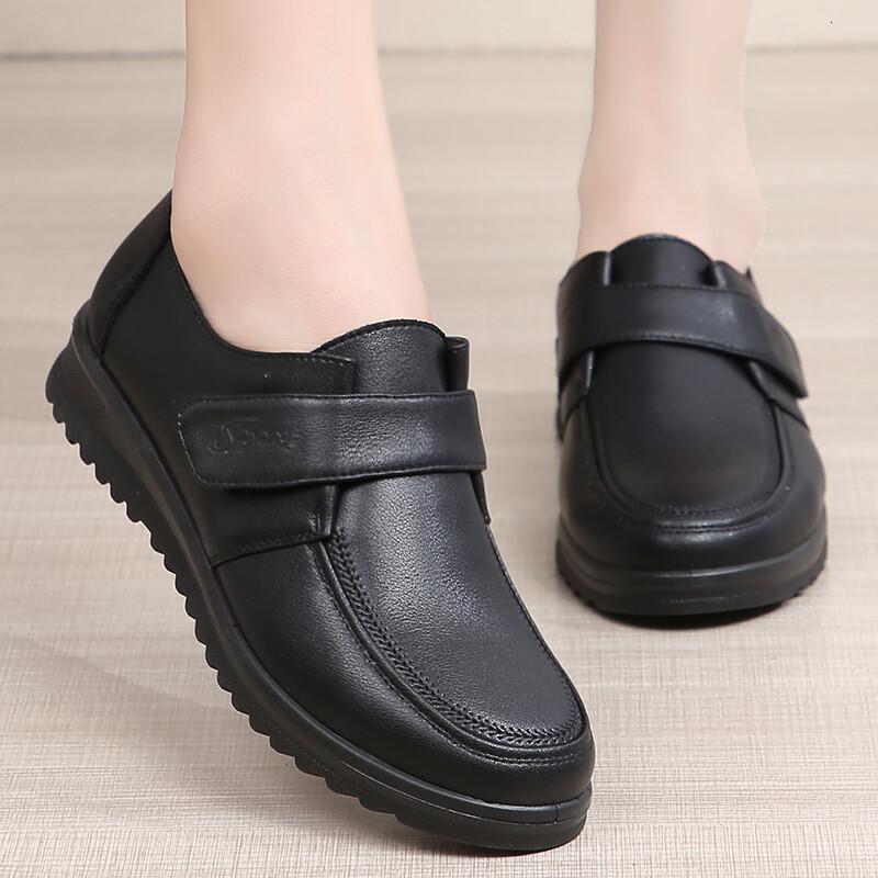 旺奈(wangnai)妈妈鞋真皮胖脚大码女鞋平底中老年女皮鞋中年妇女单鞋