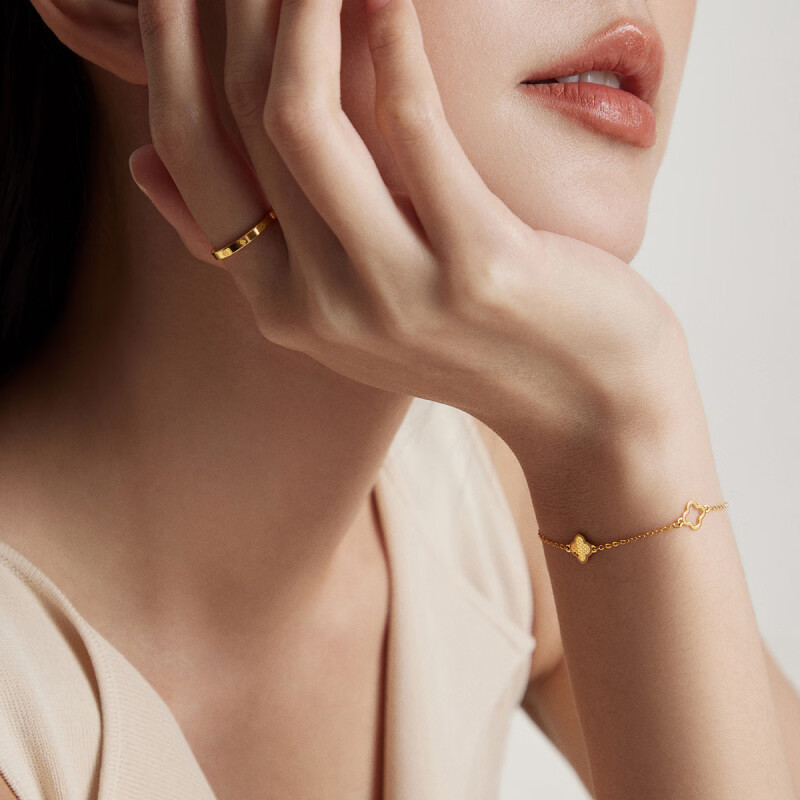 周大福四叶草素圈足金黄金戒指女(工费:160计价)EOF1296生日礼物高清大图