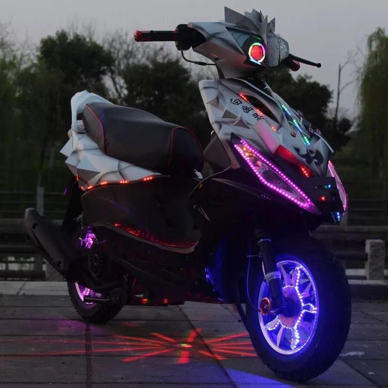 澳派全新国四电喷鬼火摩托车125cc燃油踏板助力车一代上牌改装轮毂灯