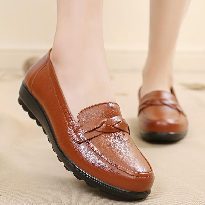 旺奈wangnai妈妈鞋真皮软底单鞋女春秋中老年皮鞋平底浅口老年人女士