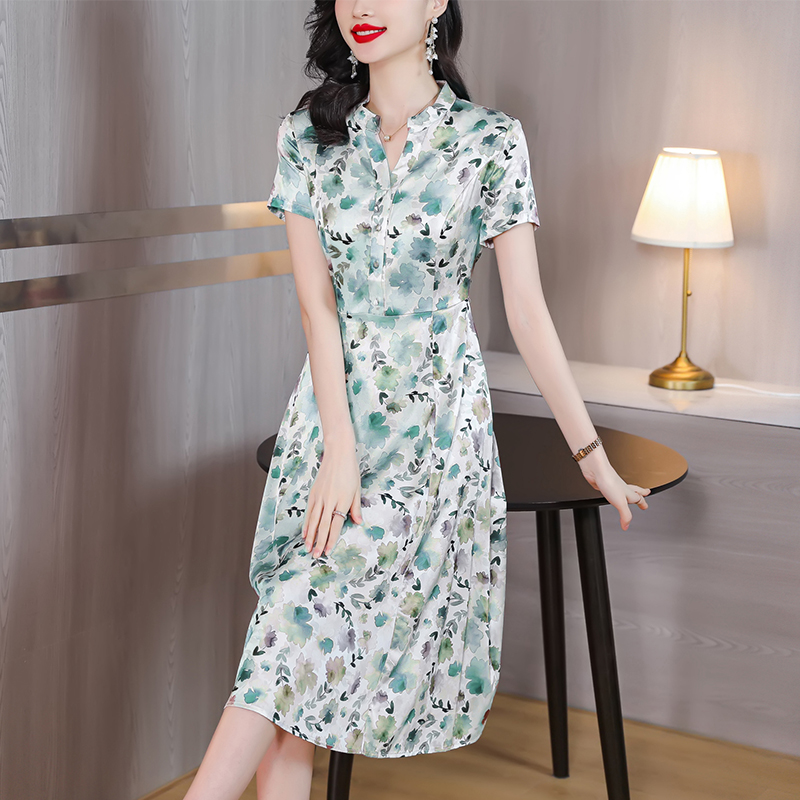 杭州真丝连衣裙女装大码2024夏季新款中年妈妈印花蚕丝裙子遮肚子收腰显瘦高级感奢华大牌高端精致妈妈装桑蚕丝裙子 7115绿色 L