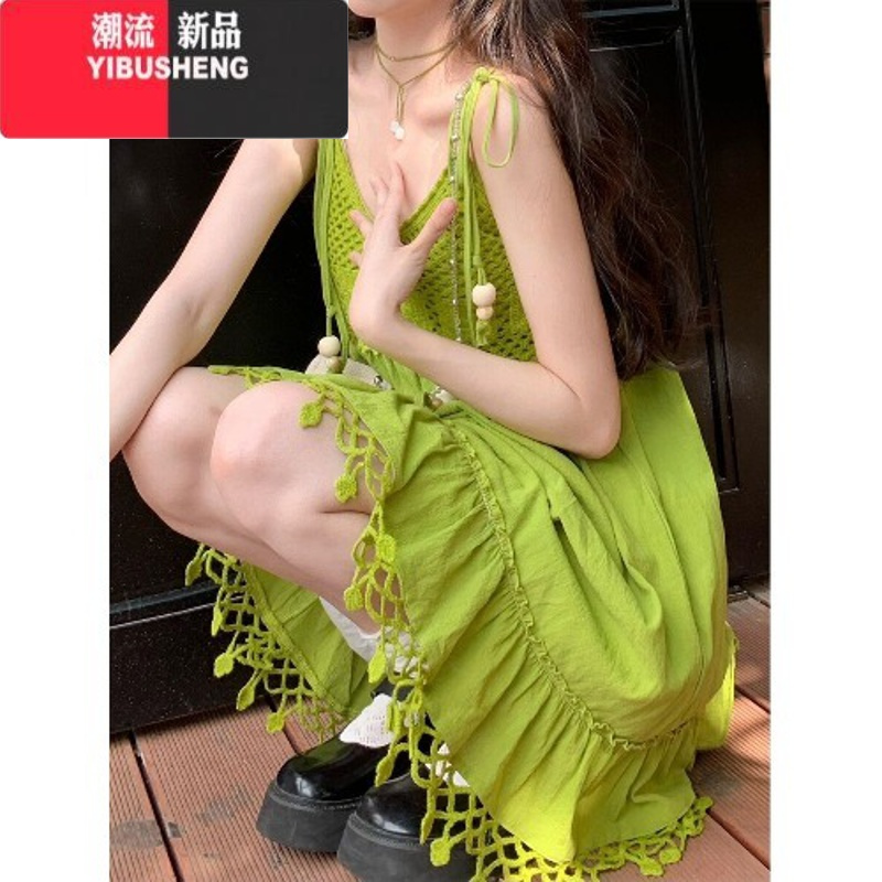 YIBUSHENG波西米亚牛油果绿流苏吊带连衣裙女外穿多巴胺娃娃裙开衫两件