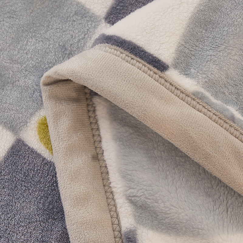 雅鹿 A类牛奶绒保暖毯高清大图