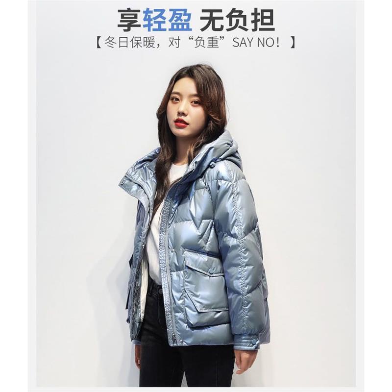反季羽绒服女短款2021年新款亮面连帽加厚外套派克白鸭绒面包服冬