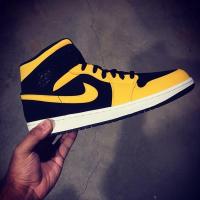 Air Jordan 1 Mid 【美国直邮正品】乔1AJ1 小新欢扣碎 黑黄黑红中帮复合底篮球鞋 554724-071