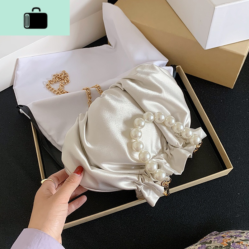 夏季女士小包包2020新款潮时尚网红链条斜挎包百搭ins手提云朵包NEW LAKE女斜挎包