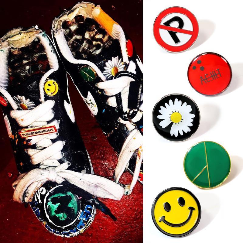 权志龙同款afi小雏菊彩虹笑脸鞋带扣diy配饰反战图案胸针徽章装饰