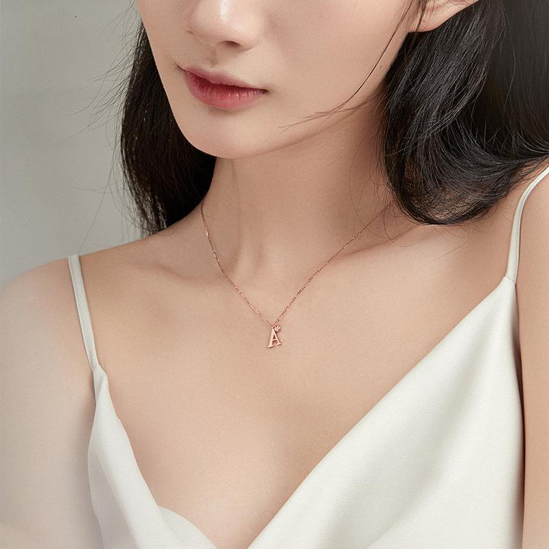 周六福zhouliufu18k金钻石项链女士璀璨群镶字母搭配锁骨链坠正品官方