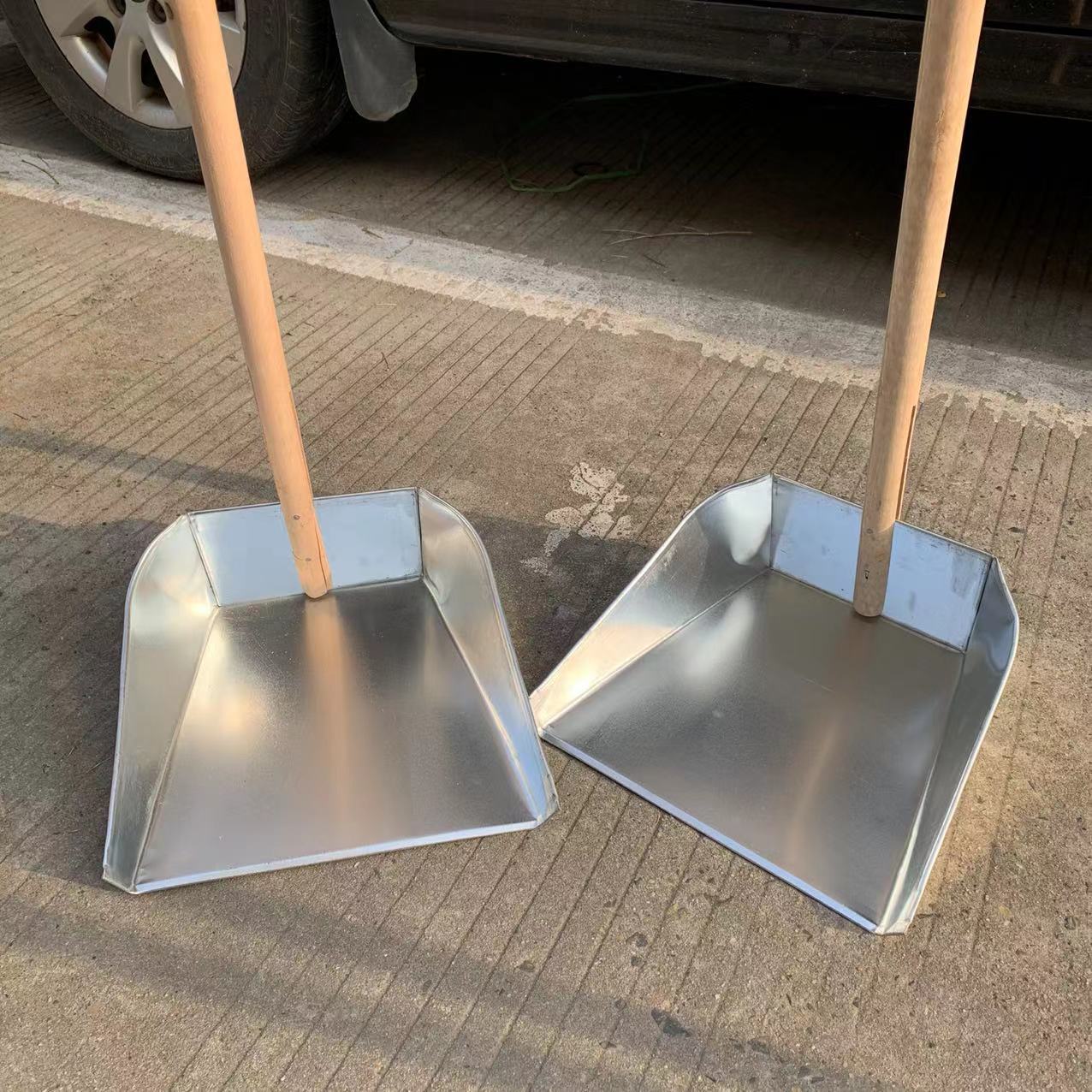 礼千初 加大加厚木头柄铁簸箕 大号方形