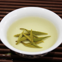 茗纳百川 茗茶 2022年 云南绿茶雨前嫩芽料 茶叶新茶特级散滇绿茶 凤庆A级雀舌250克/盒半斤装